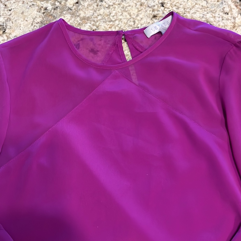 1.State magenta blouse with sheer shoulders. Size XS - Picture 4 of 9